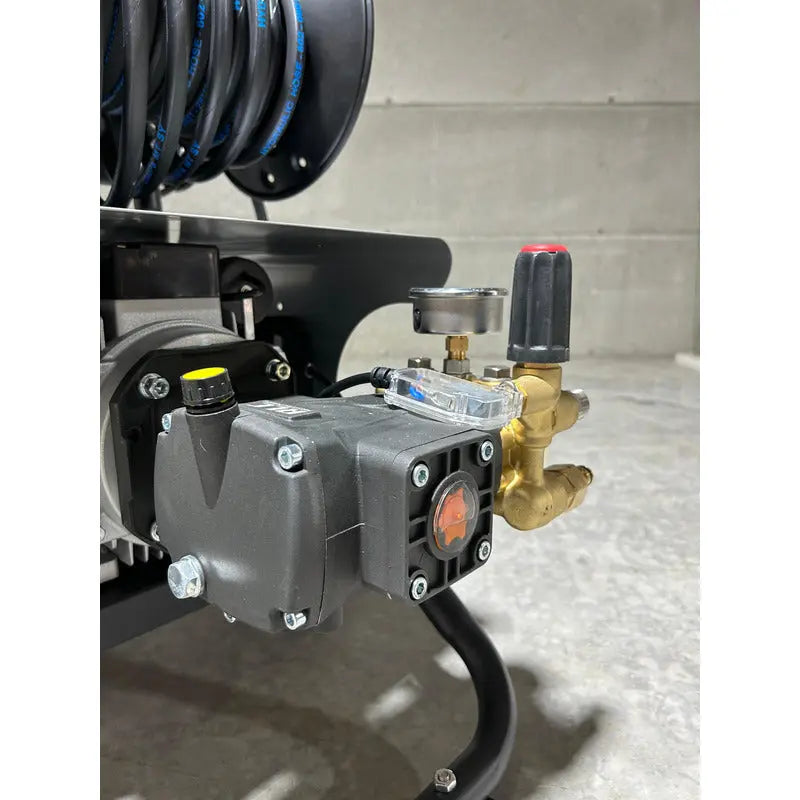 Hidrolavadora Electrica 2,465 Psi Con Carete Para Mang. 220v Gris RLC