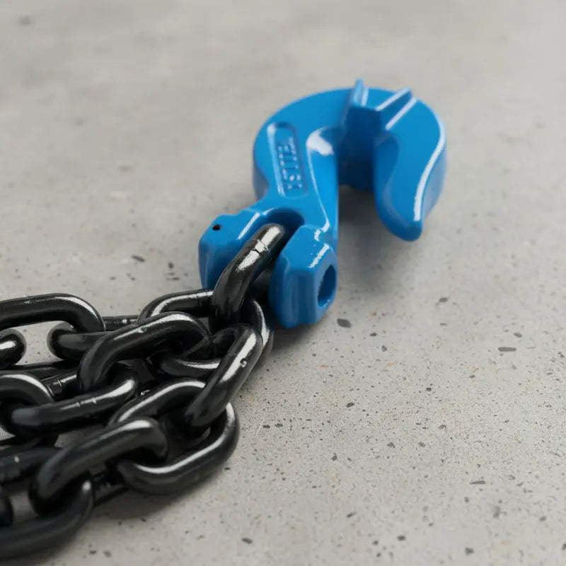 Cadena Negra Con Ganchos Azules 5/16 X 20 Pies Grado 100 Negro PW INDUSTRIAL